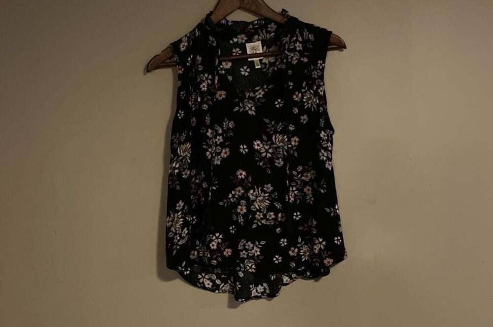 Self Esteem Black Sleeveless Floral Ruffle Neck Top Size XL